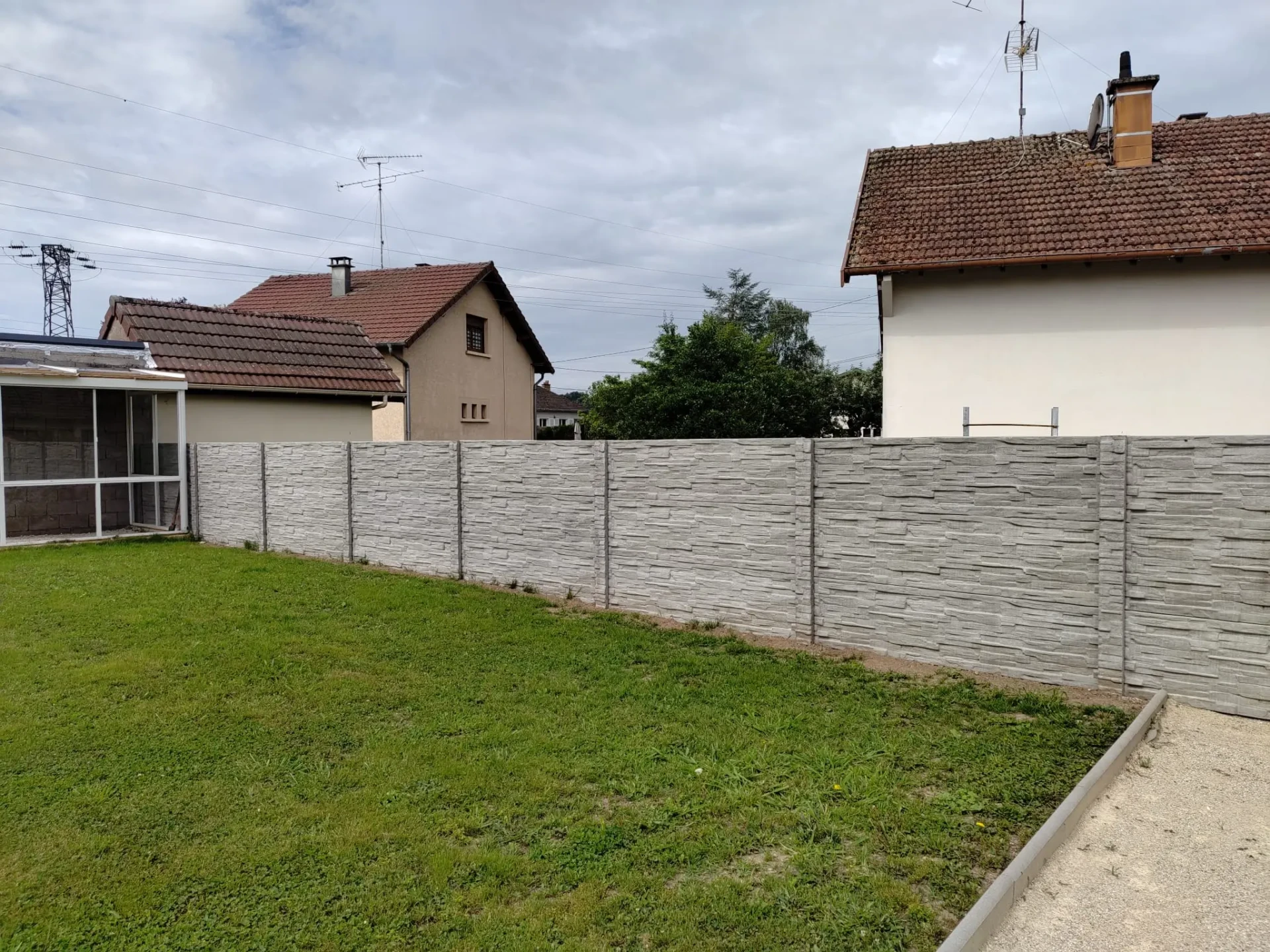 clotures-beton-vosges-lorraine-cloture-beton-maison-individuelle-jardin