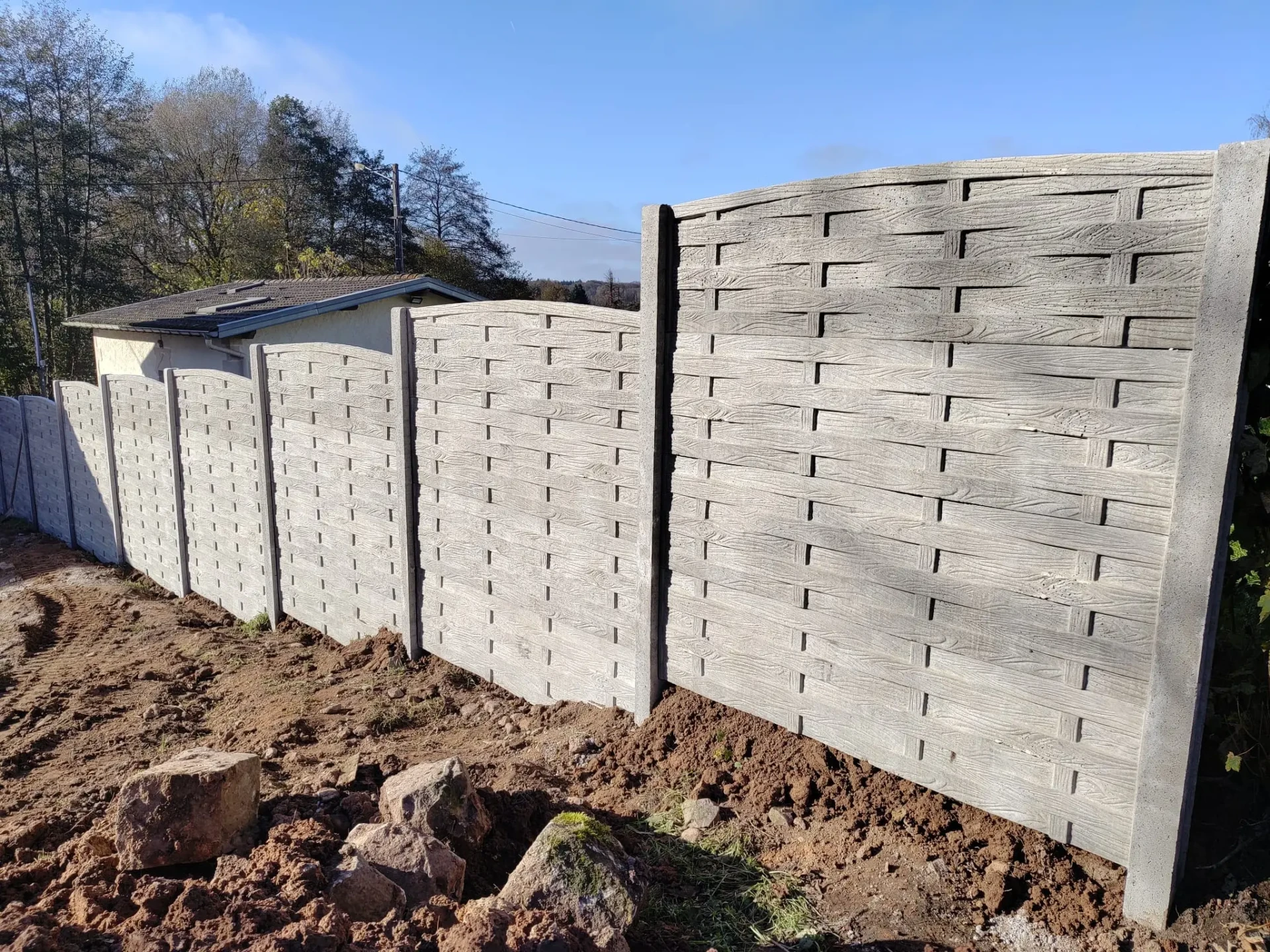clotures-beton-vosges-lorraine-cloture-beton-pleine-chantier-pose