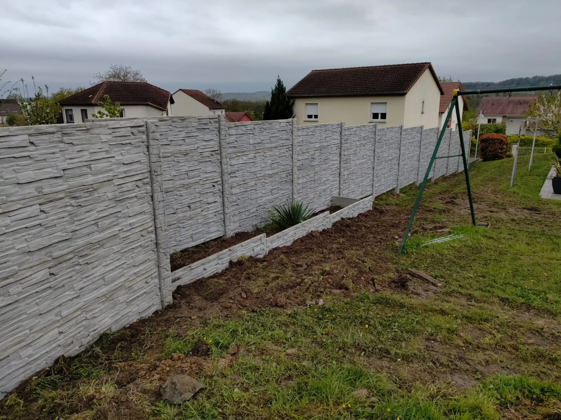 clotures-beton-vosges-lorraine-cloture-beton-pleine-jardin